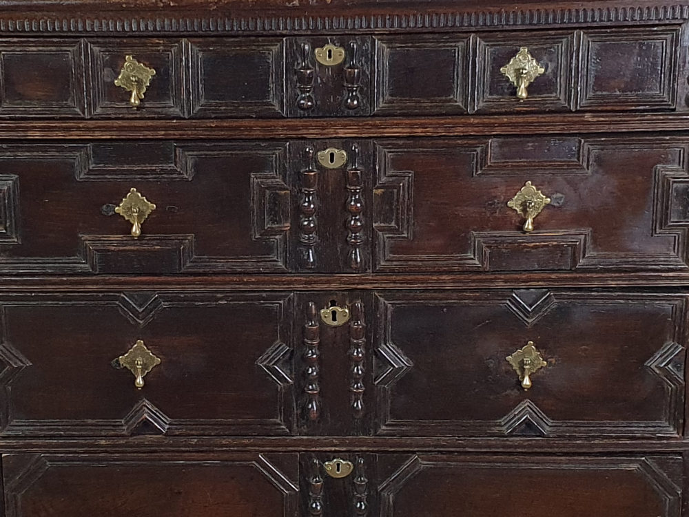 18th century oak Chest of Drawers with a geometric design
