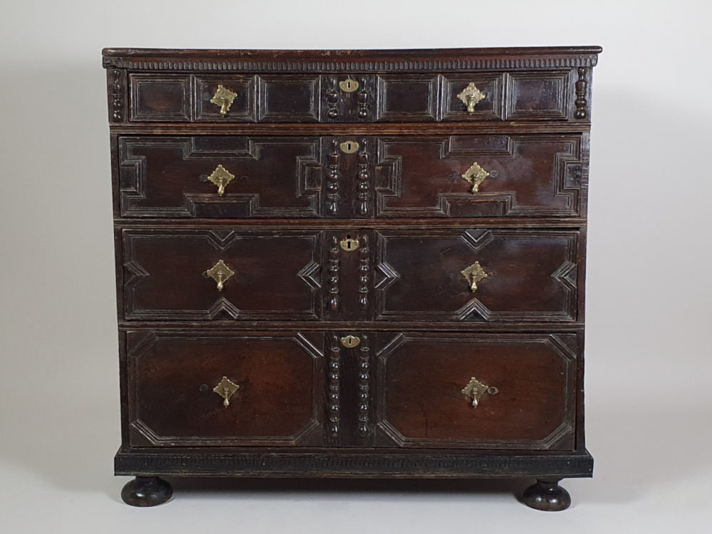 18th century oak Chest of Drawers with a geometric design