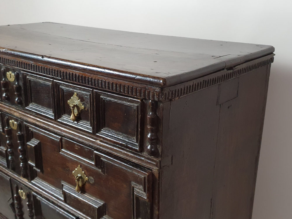 18th century oak Chest of Drawers with a geometric design