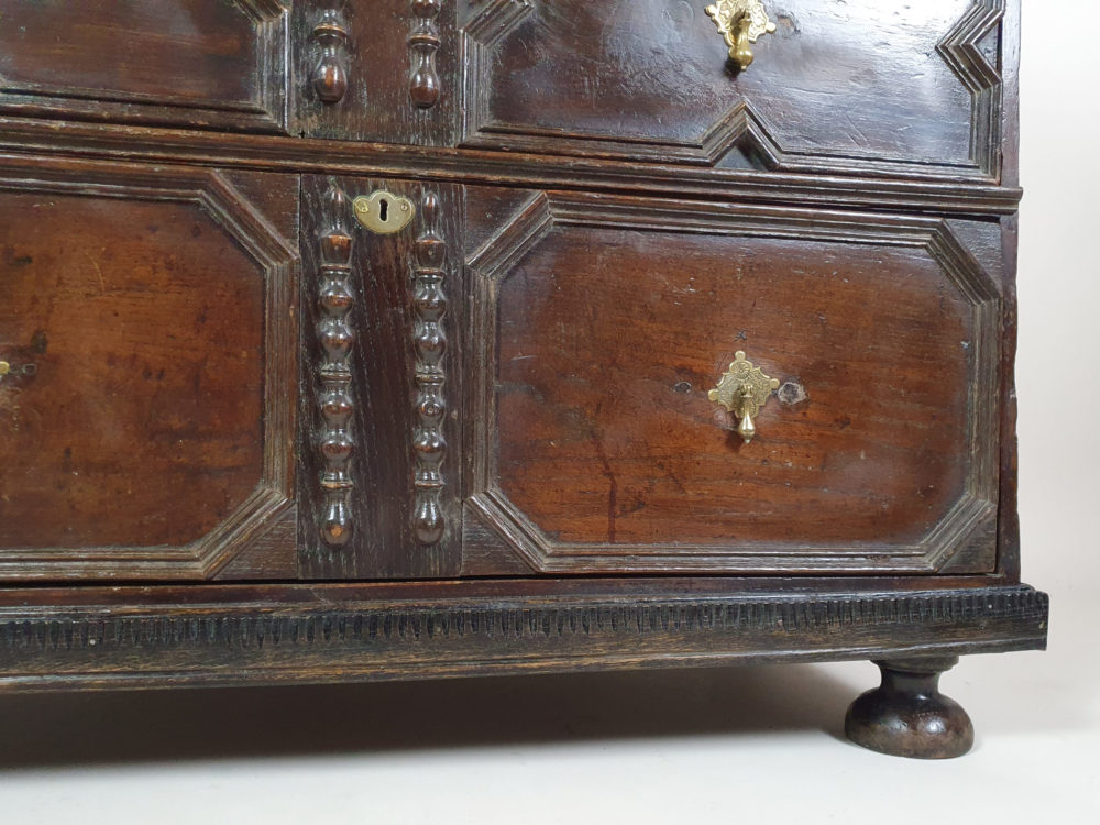 18th century oak Chest of Drawers with a geometric design