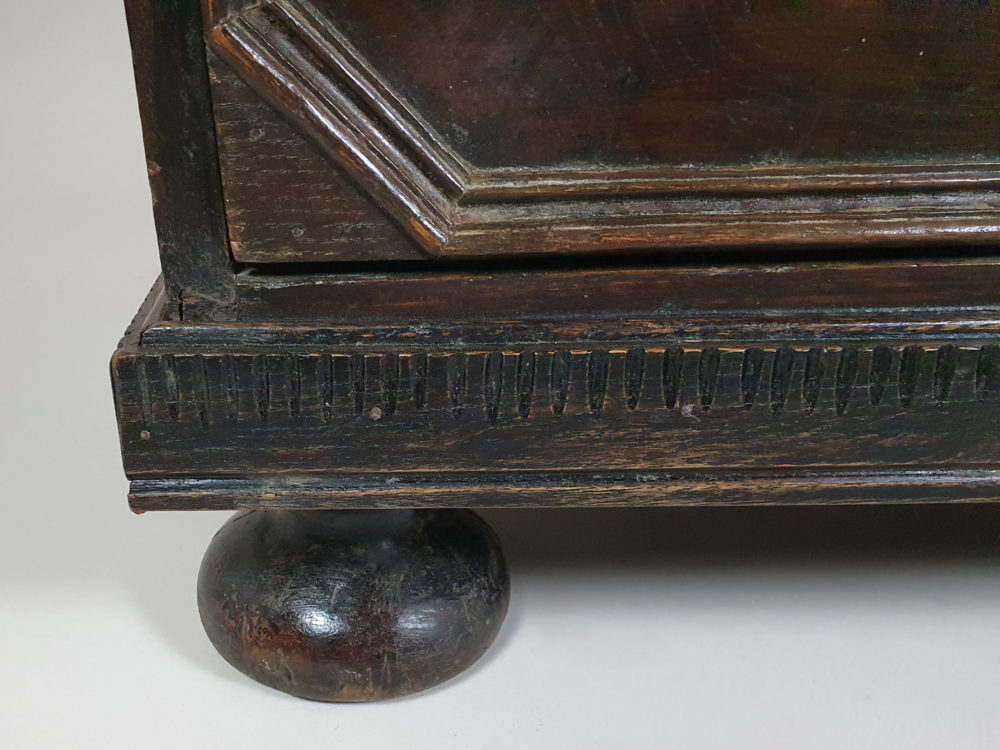 18th century oak Chest of Drawers with a geometric design