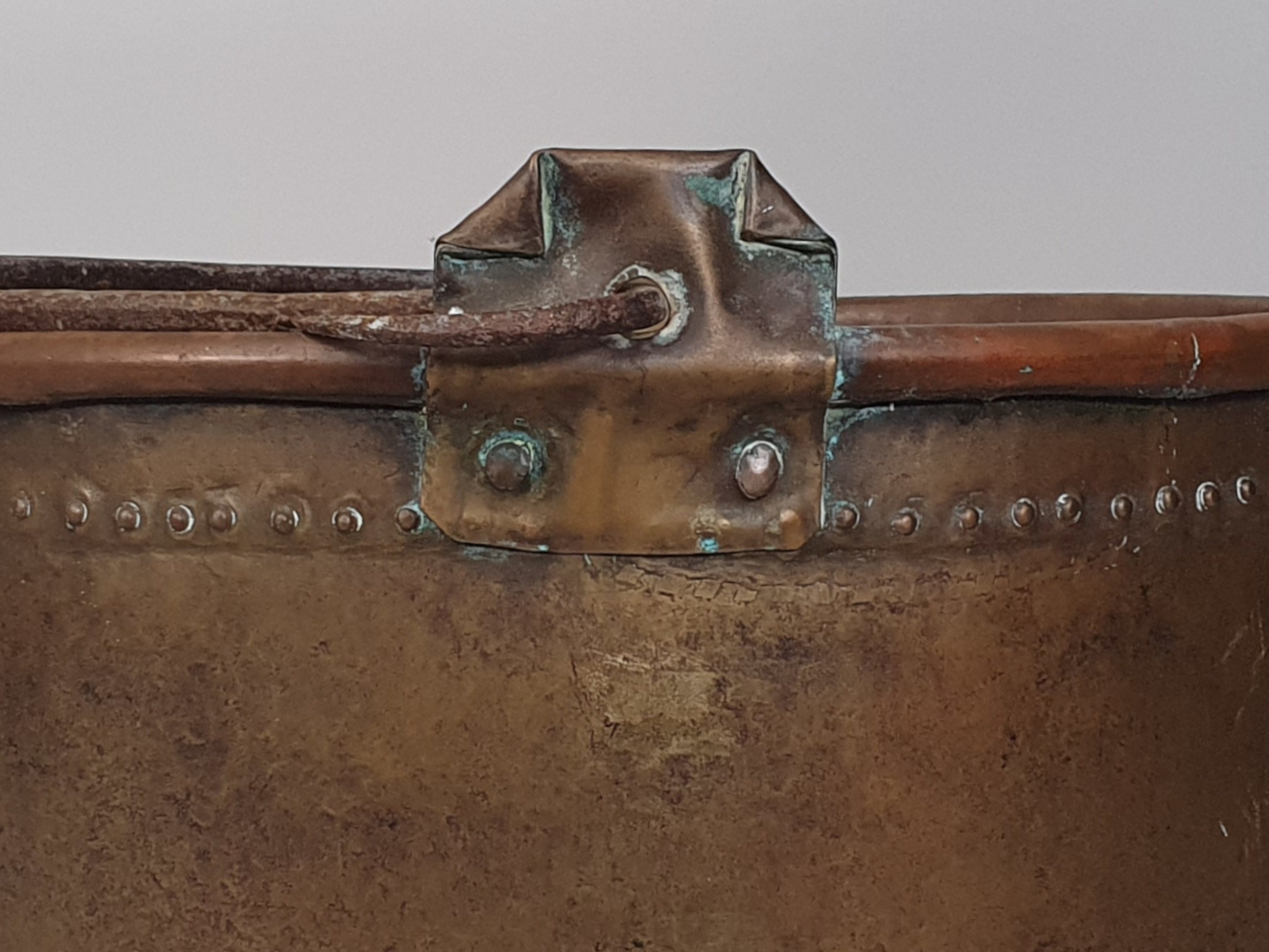 Cauldron or Log Basket close up of handle