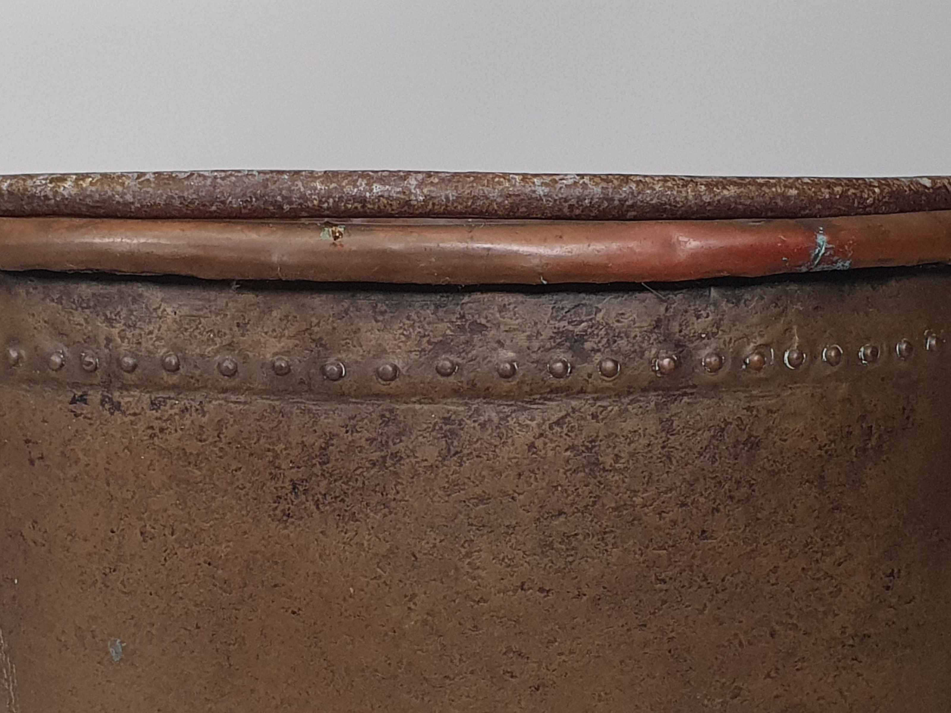 Cauldron or Log Basket close up of rim