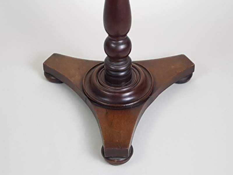 Georgian mahogany Pedestal Table