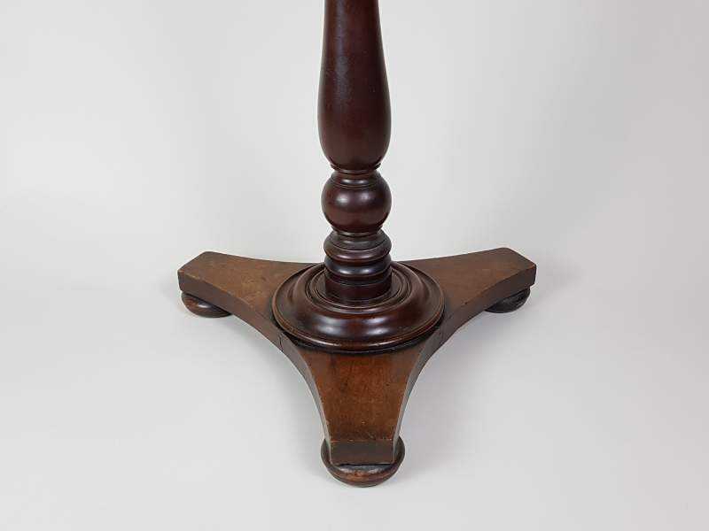Georgian mahogany Pedestal Table