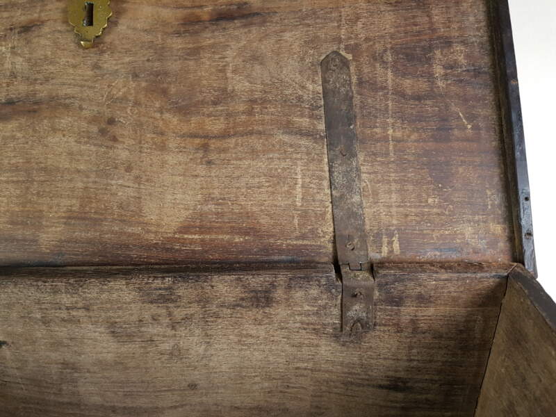 Zanzibar Chest