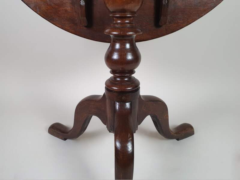 Victorian Mahogany Tilt Top Table