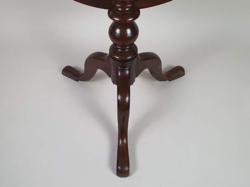 Victorian Mahogany Tilt Top Table