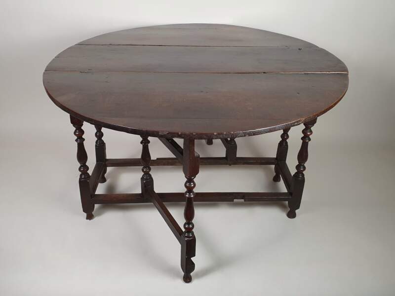 English 17th century  oak Gate Leg Table