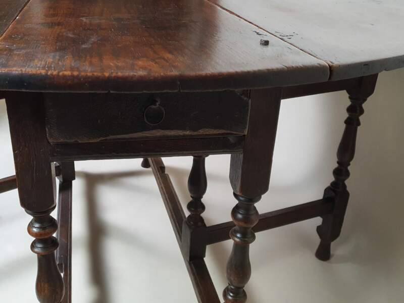 English 17th century  oak Gate Leg Table