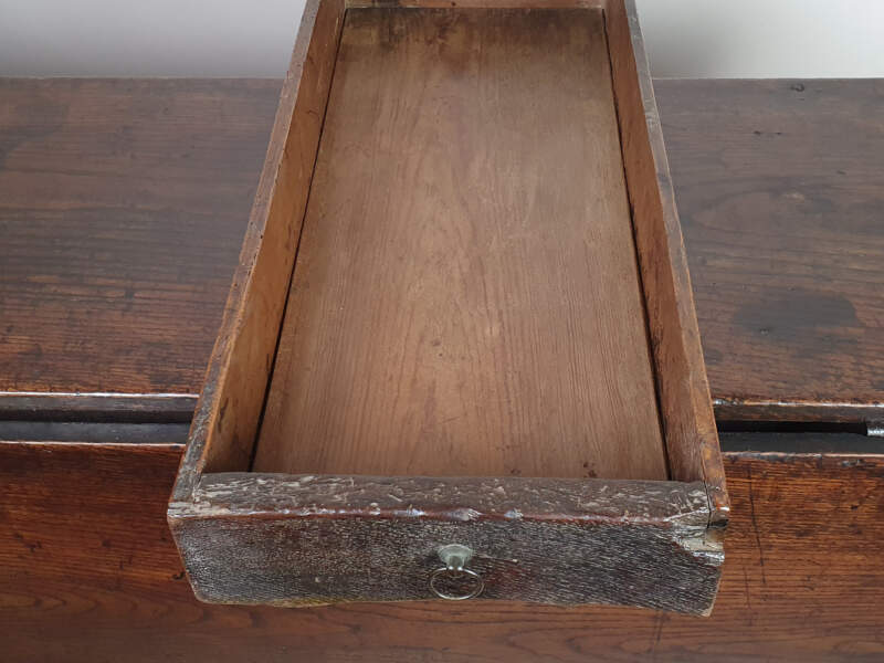 English 17th century  oak Gate Leg Table