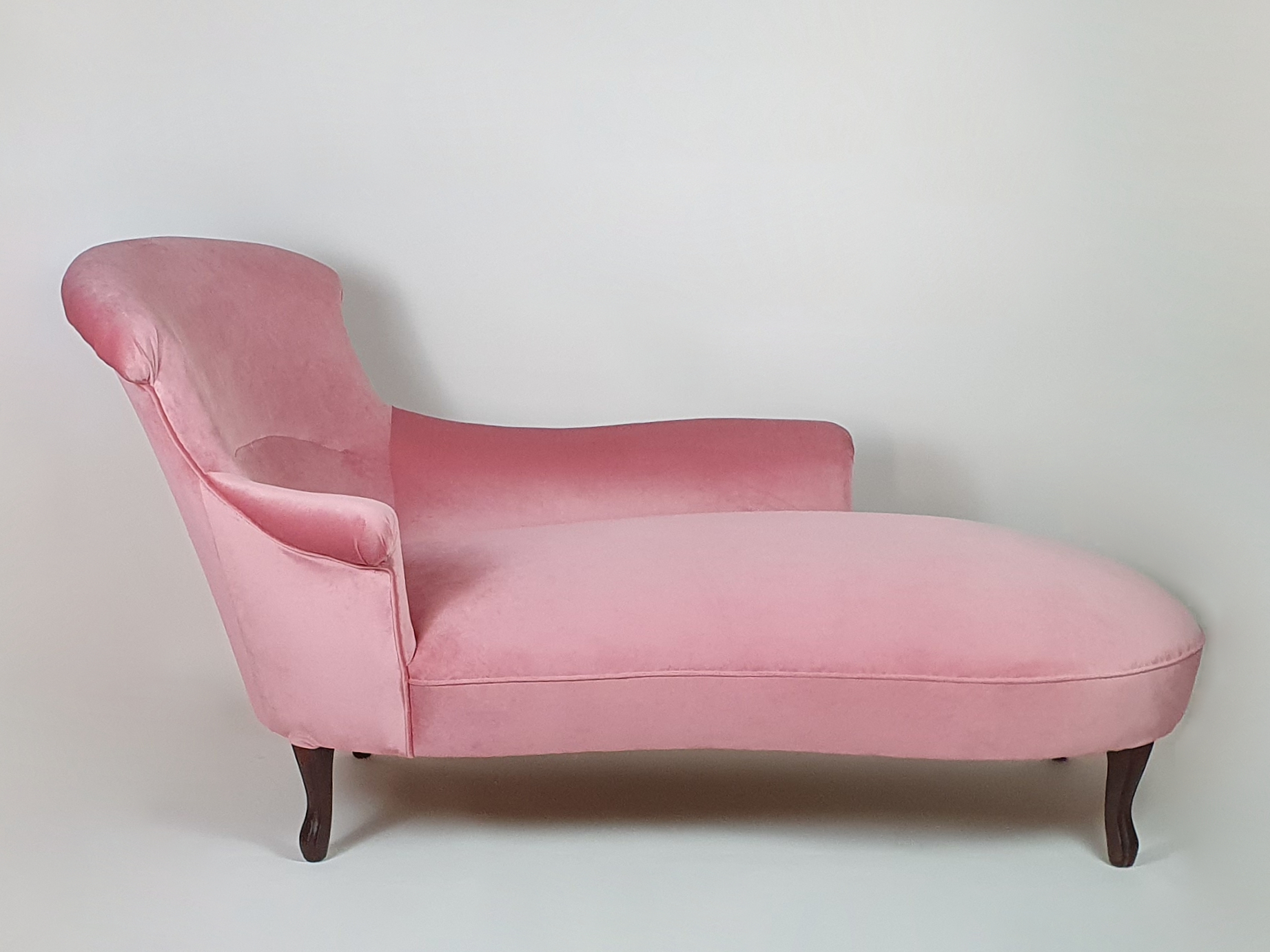 Pink velvet 19th century Chaise Longue or Daybed