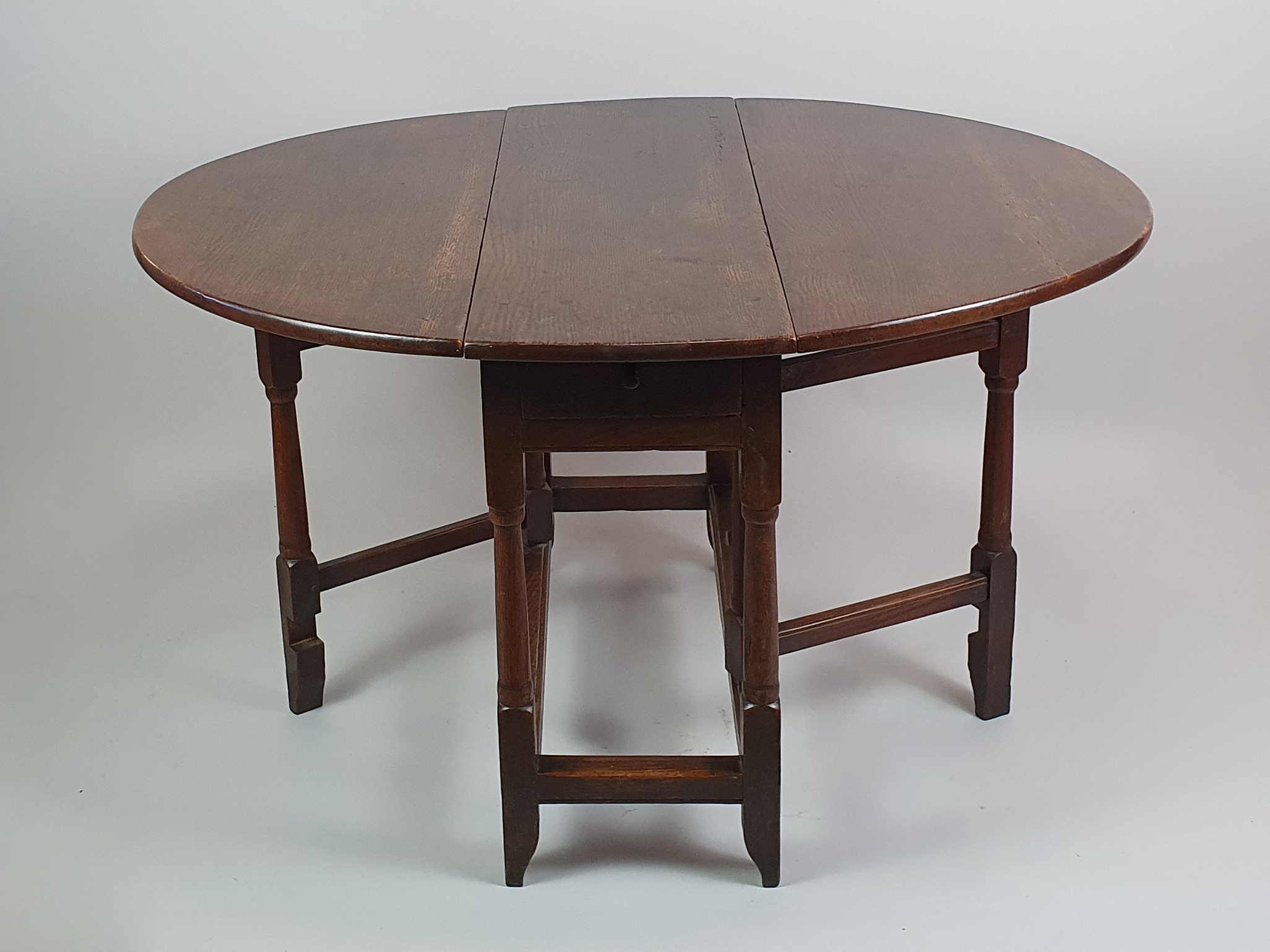 English 18th century oval oak Gate Leg Table