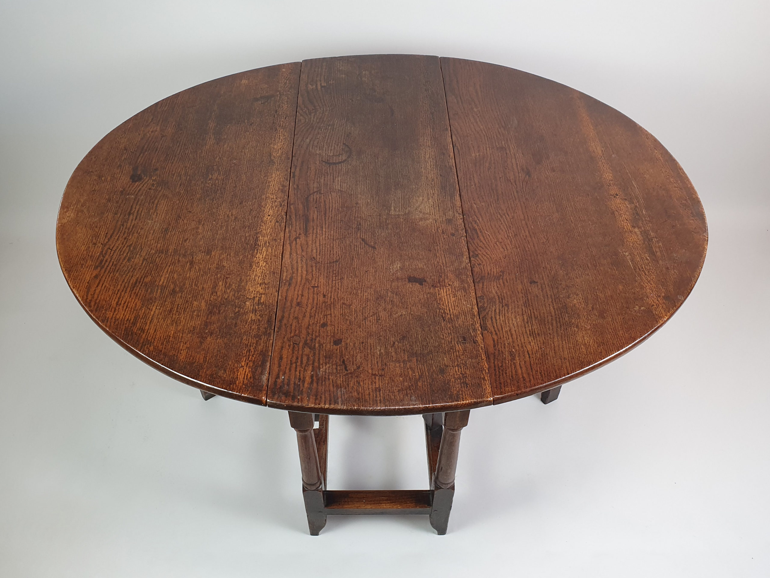 English 18th century oval oak Gate Leg Table