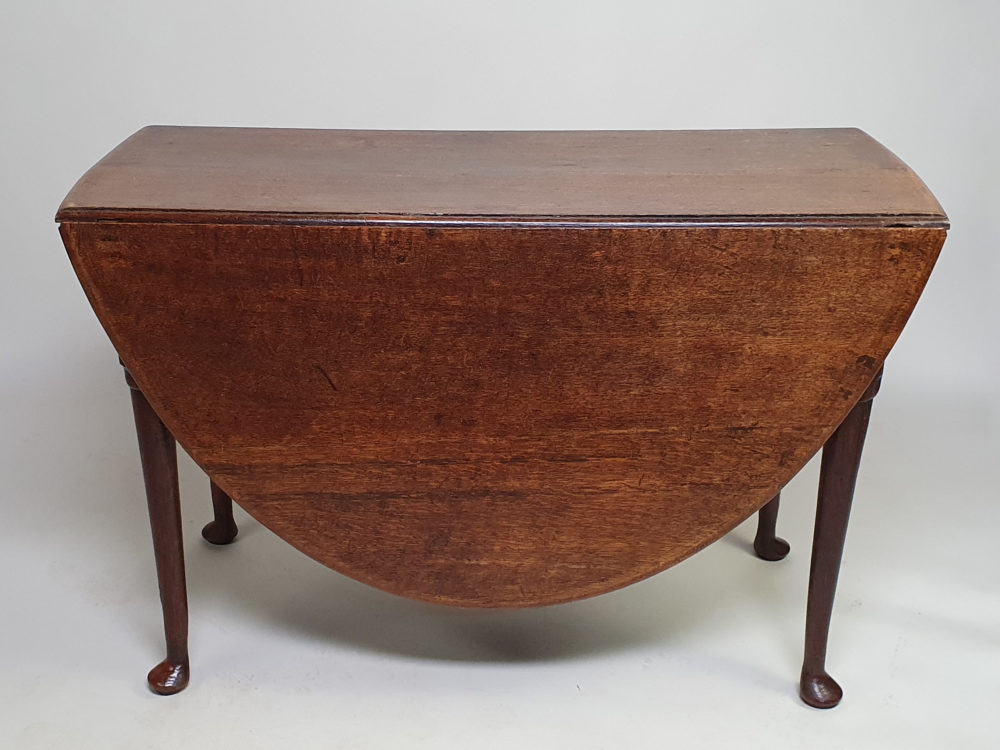 Antique Georgian mahogany oval drop leaf Table