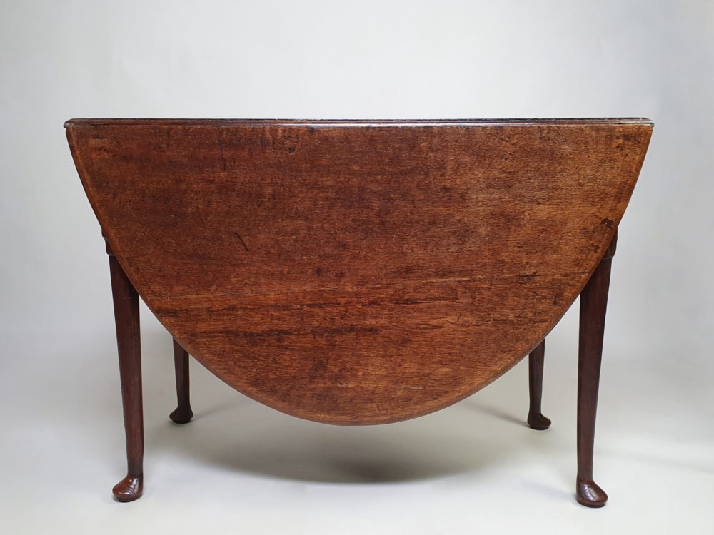 Antique Georgian mahogany oval drop leaf Table