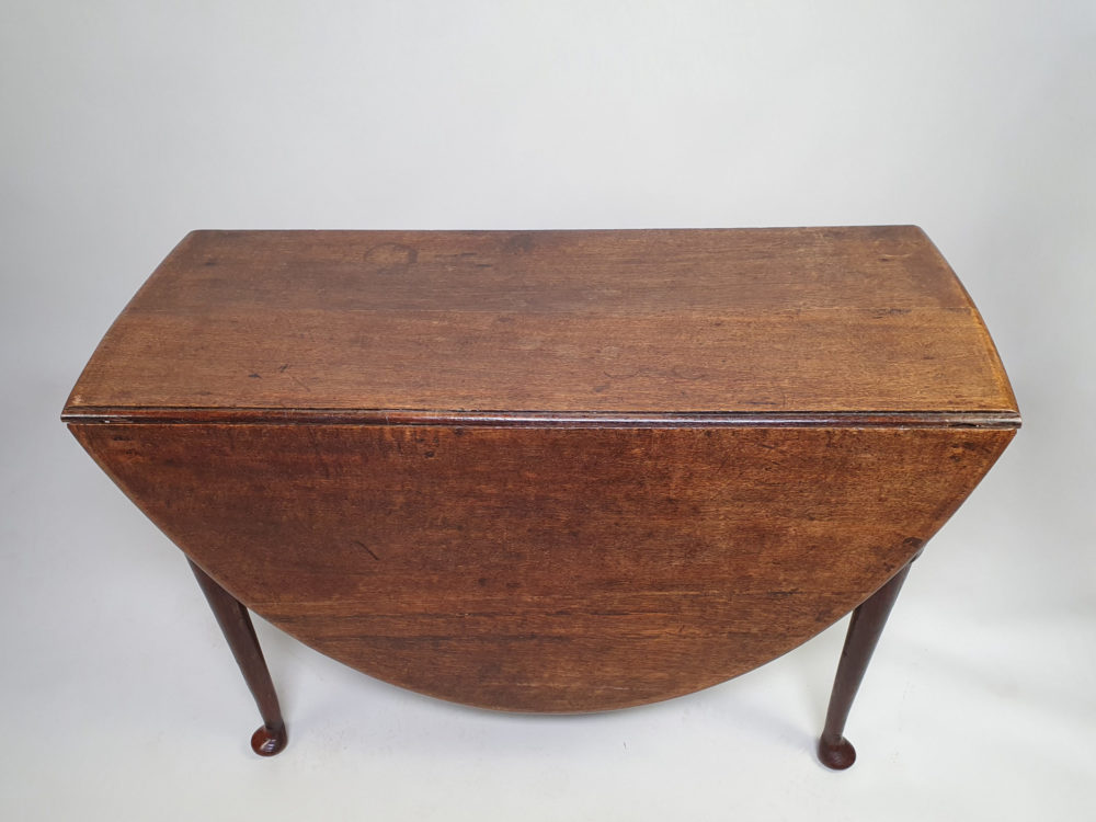 Antique Georgian mahogany oval drop leaf Table