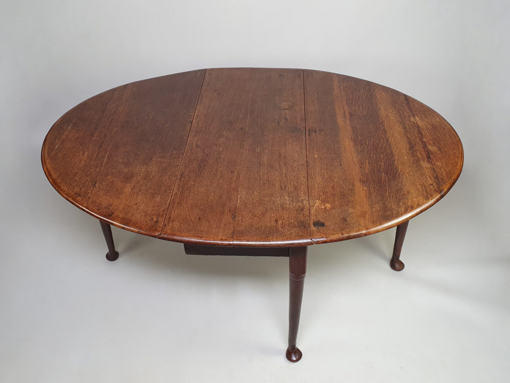 Antique Georgian mahogany oval drop leaf Table
