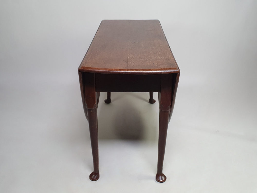 Antique Georgian mahogany oval drop leaf Table