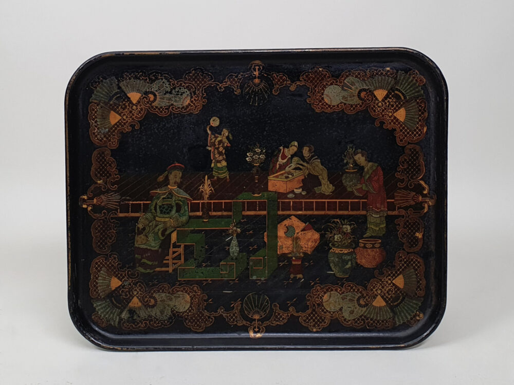 Decorative antique early 1900s Chinoiserie papier-mâché Tray