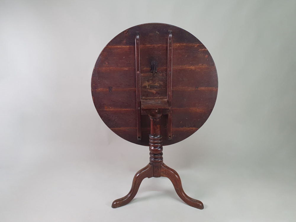 Large antique Georgian oak Tilt Top Table