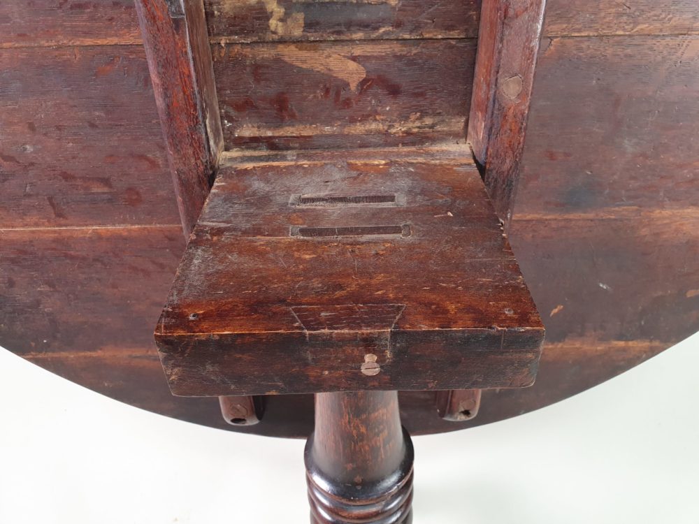Large antique Georgian oak Tilt Top Table