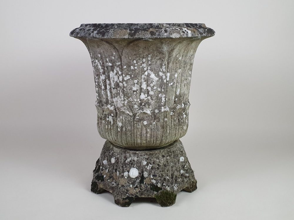 Large acanthus design well weathered composite Planter