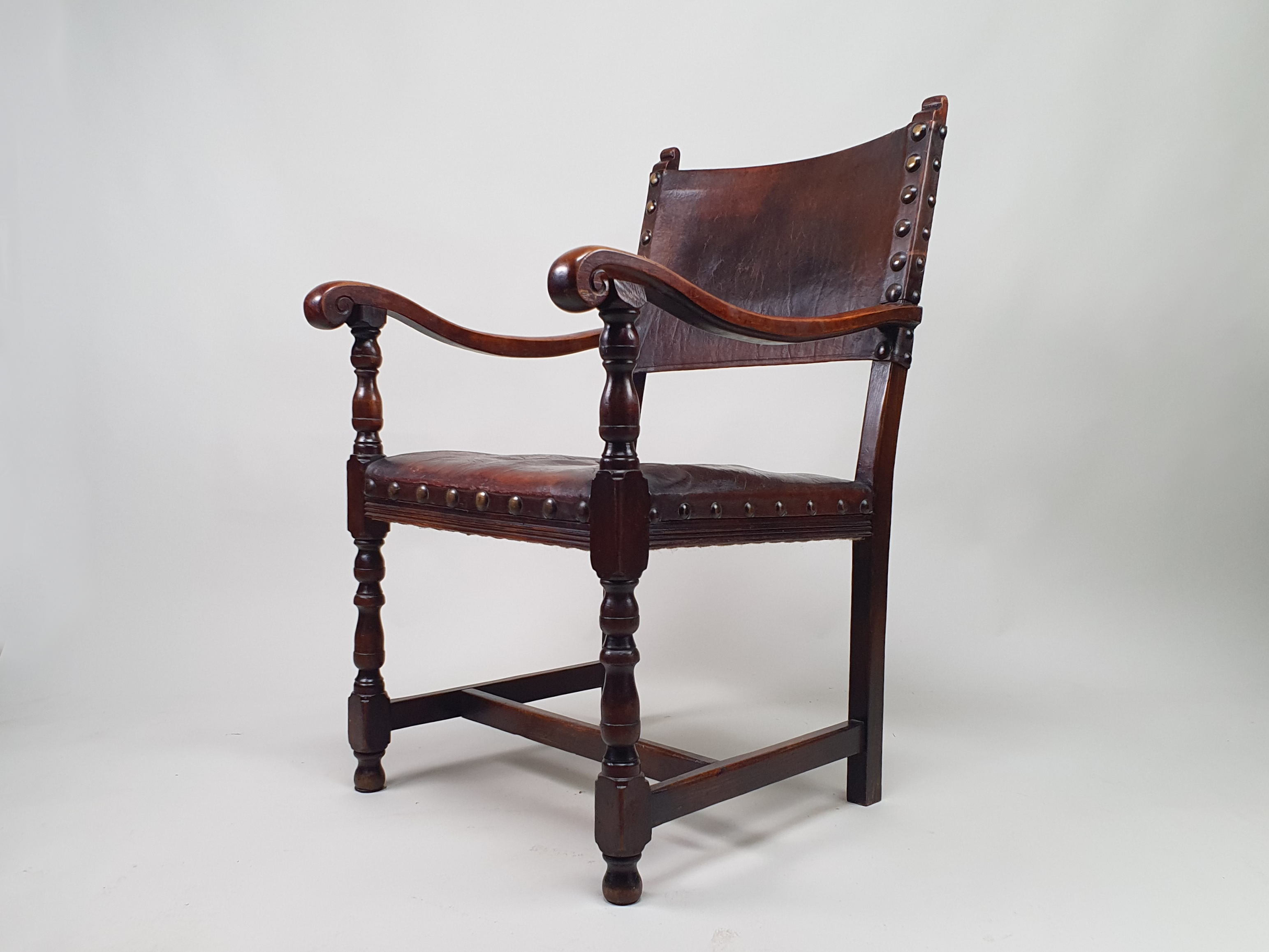 Oak and leather open arm early 1900s antique Chair