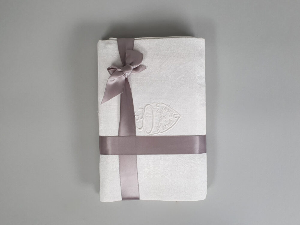 Set of 4 French napkins or Serviettes with antique embroidery monograms D E