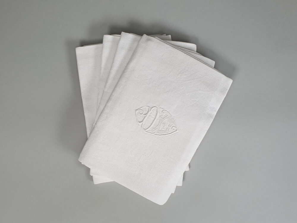 Set of 4 French napkins or Serviettes with antique embroidery monograms D E