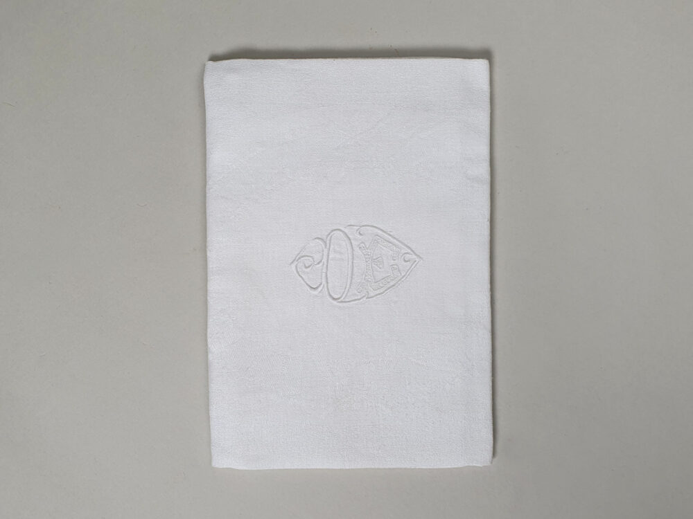 Set of 4 French napkins or Serviettes with antique embroidery monograms D E