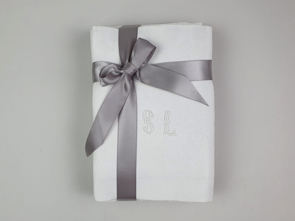Set of 4 white antique textile Napkins, monogrammed with the initials S L