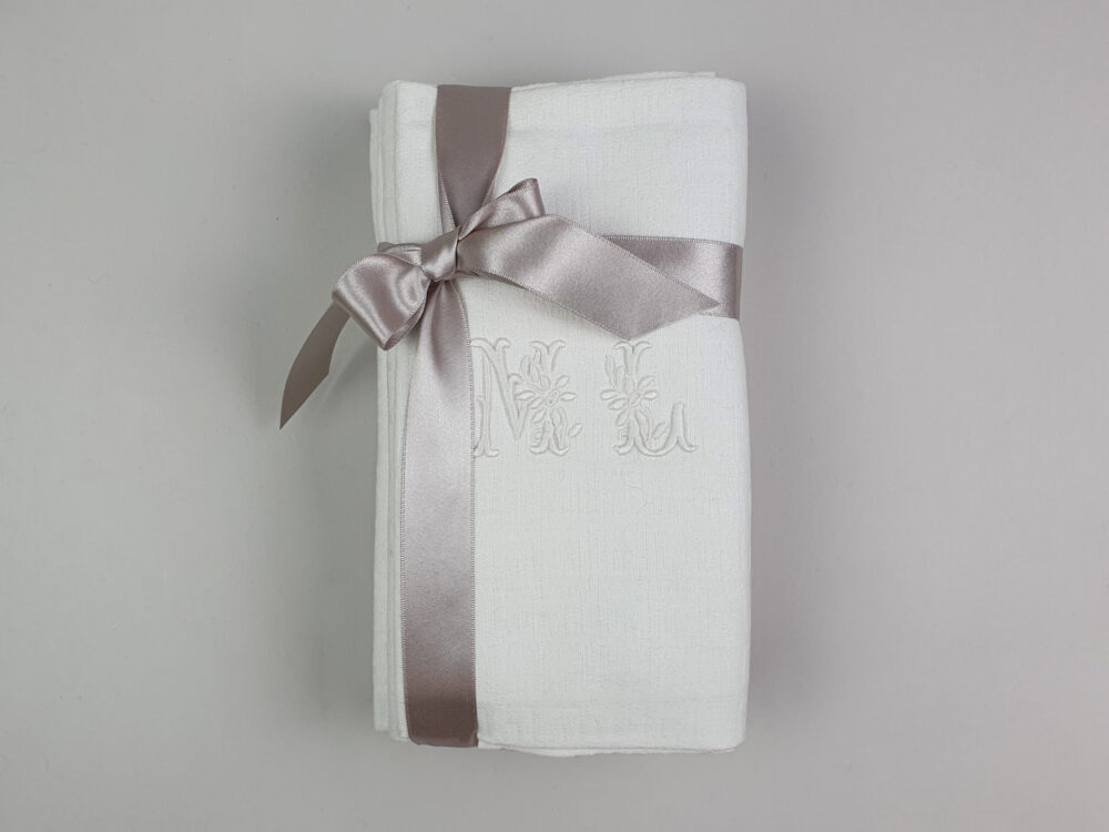 Set of 6 white antique textile Napkins, monogrammed with the initials M L