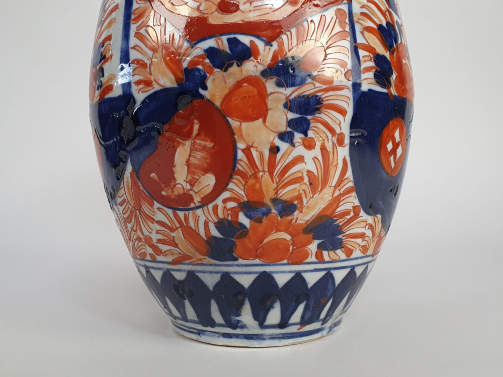 Tall antique 1940s antique Imari Vase with a scalloped rim