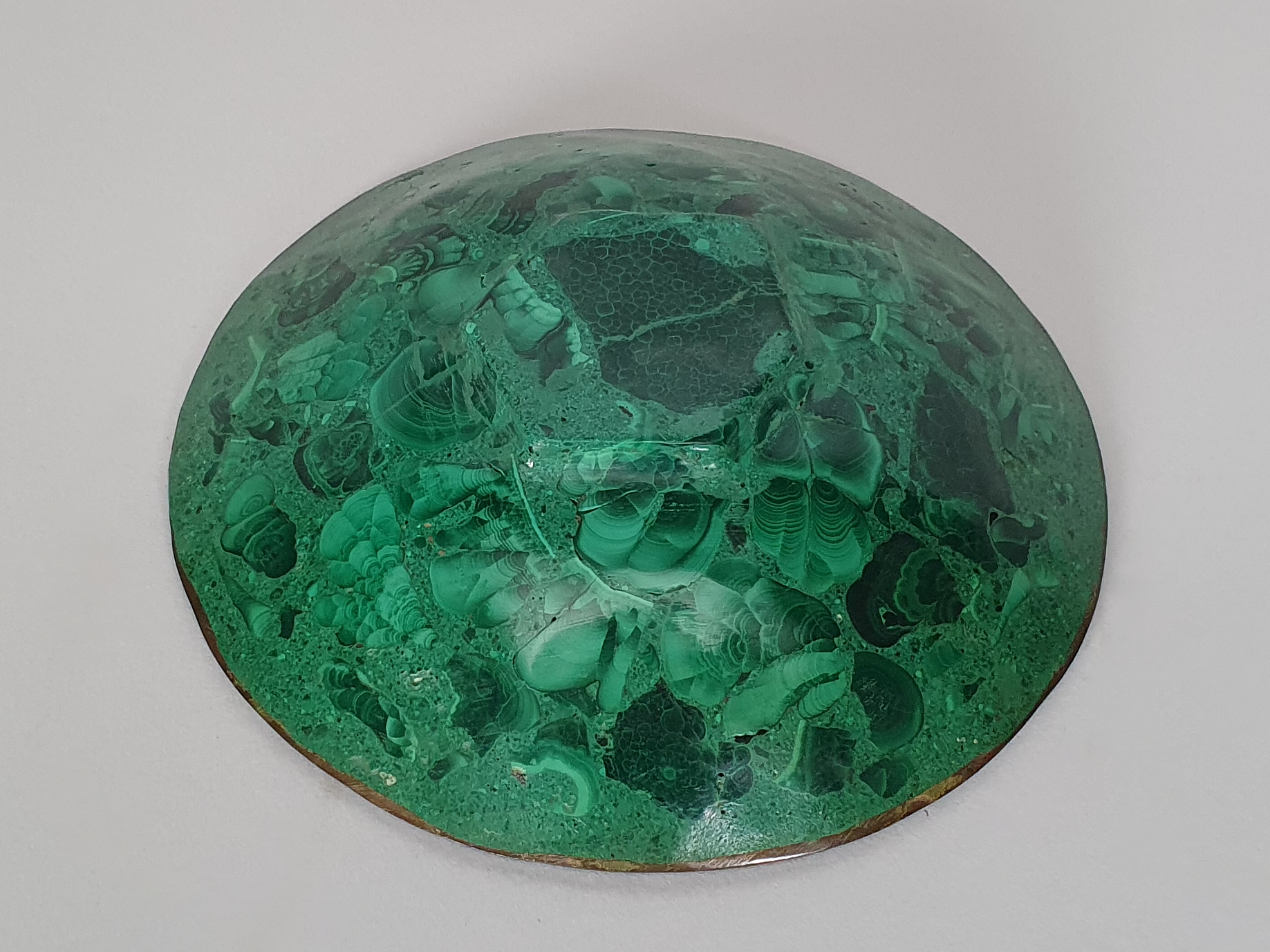 malachite dish wide shot showing base