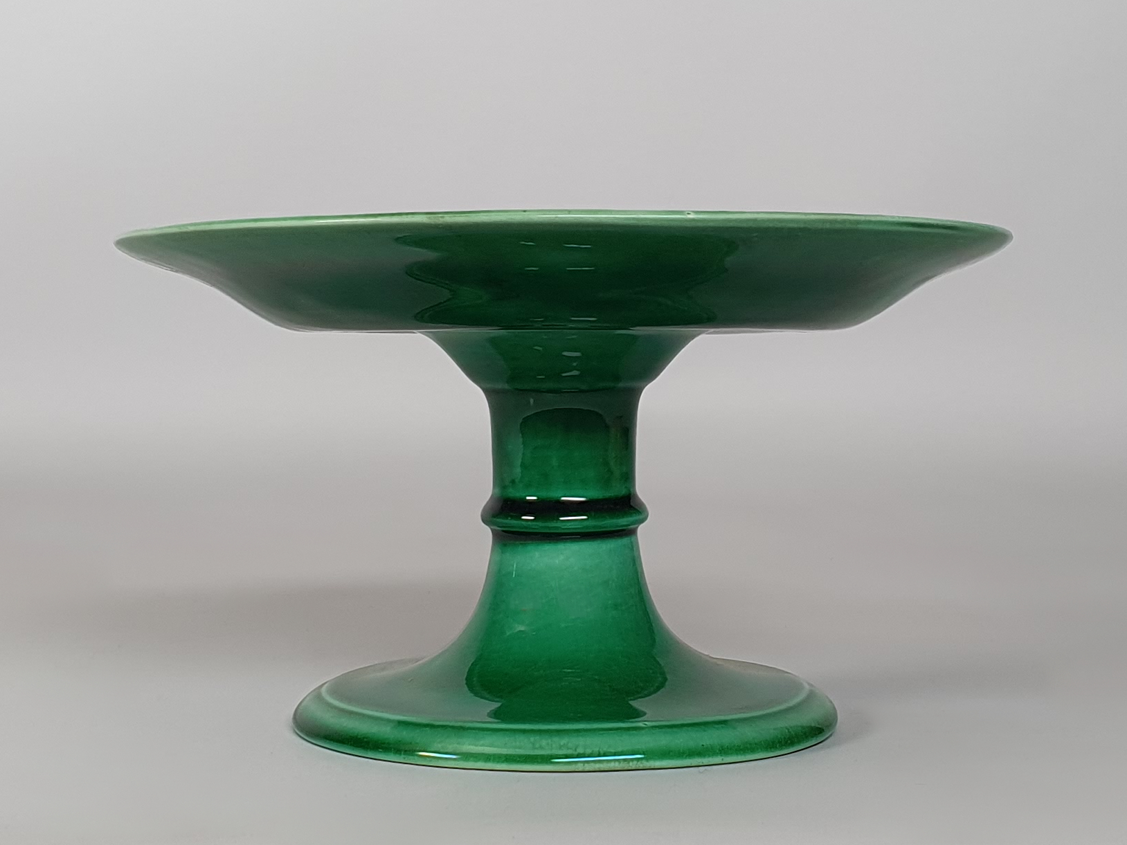 A Victorian antique ceramic Wedgwood majolica green Cabbage Leaf Cake Stand or Compote from side