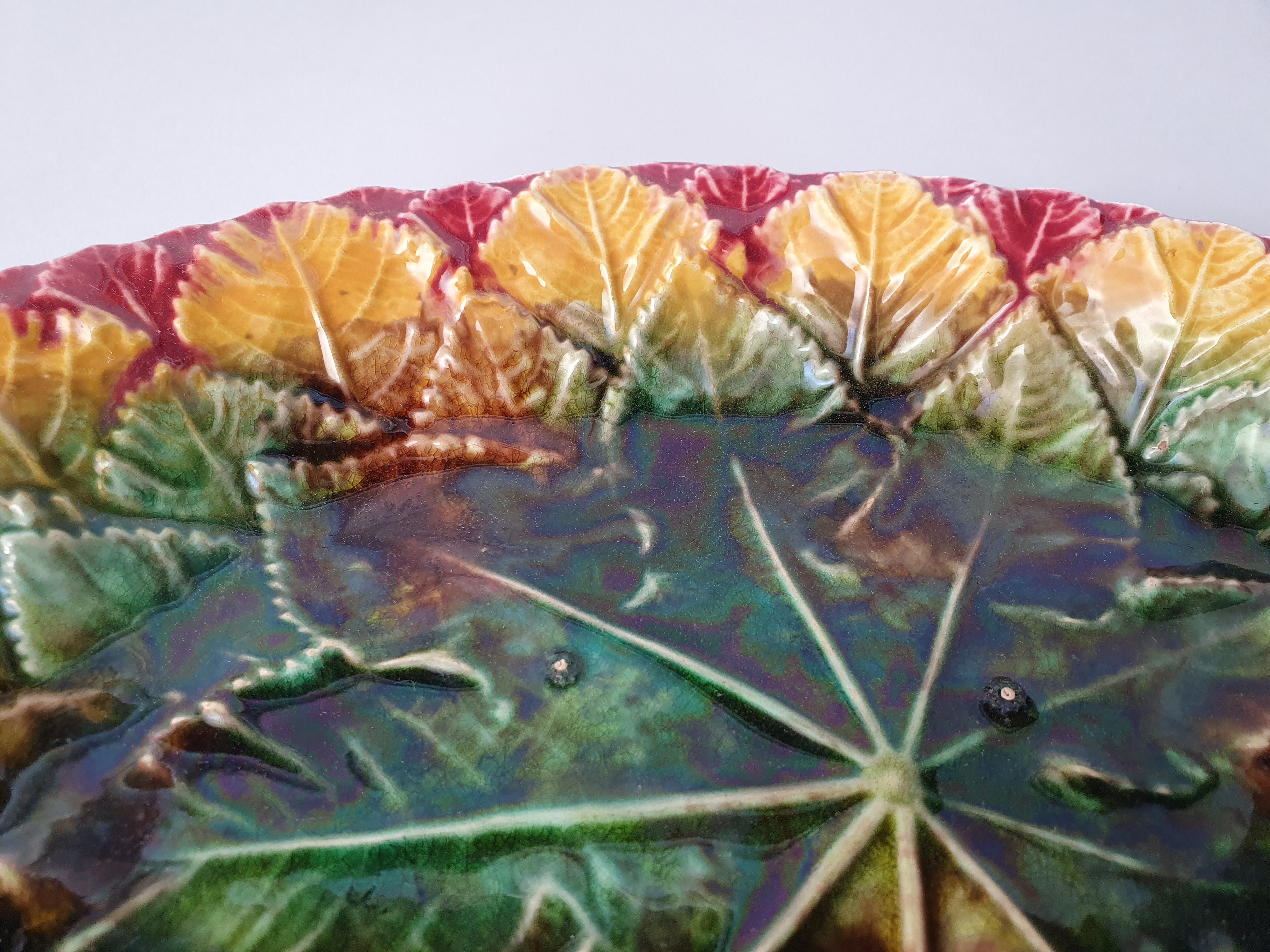 Antique Victorian Majolica begonia leaf Dish or raised Plate detail