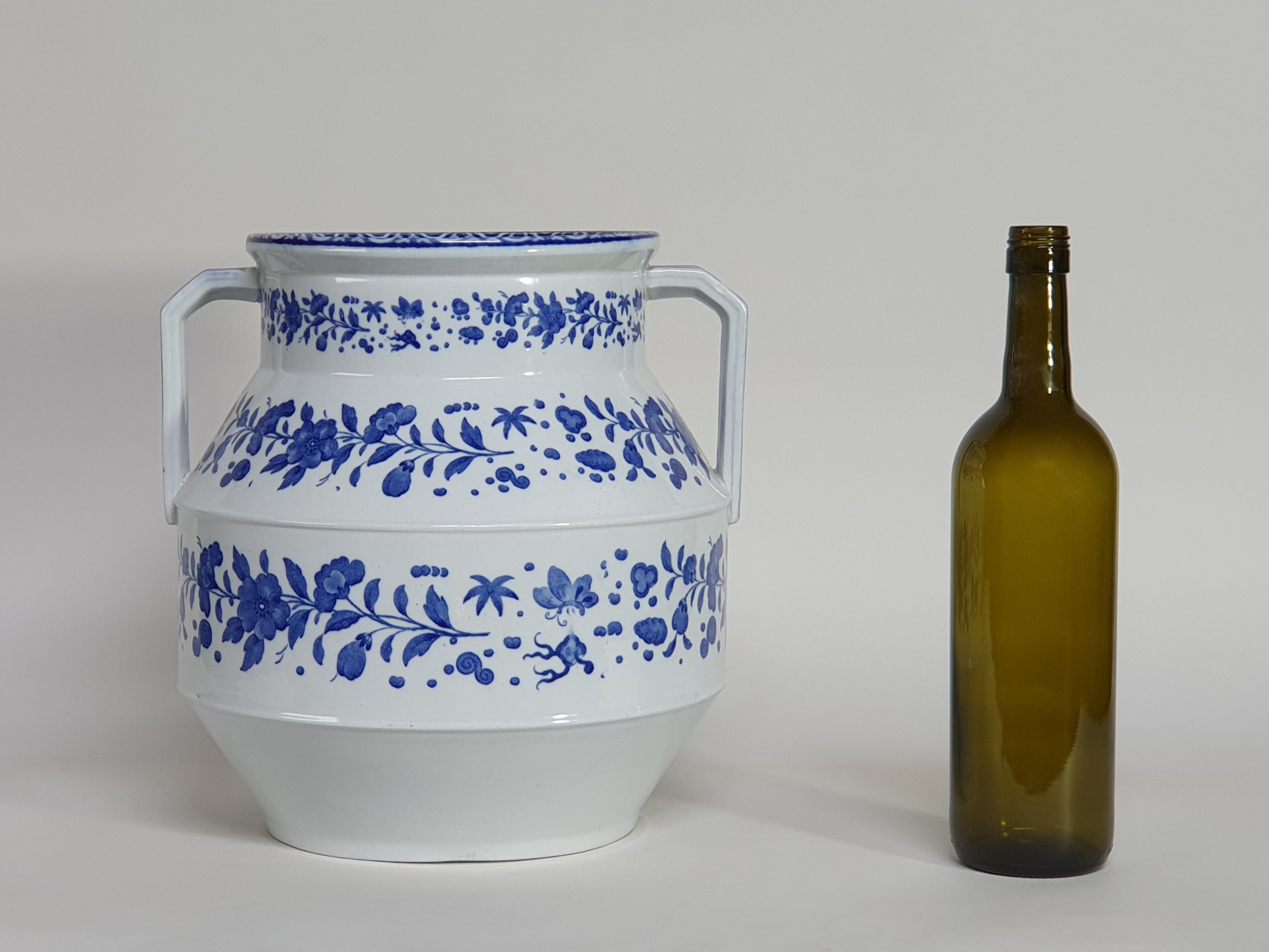 Antique ceramic ‘Worcester’ ironstone blue and white transfer Pot