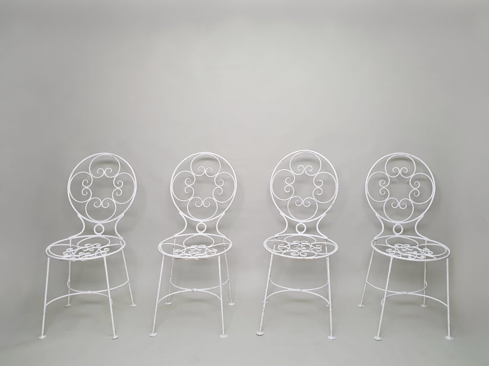 Antique garden Dining Table with glass top & 6 Chairs in old white paint