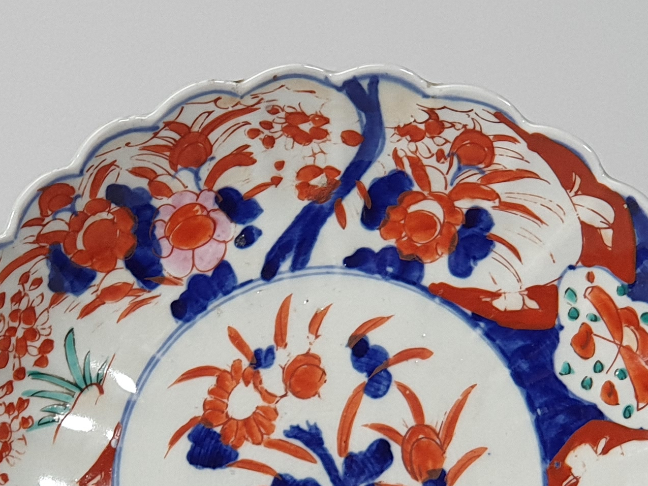Antique Japanese Imari Porcelain Plate scallop edge detail