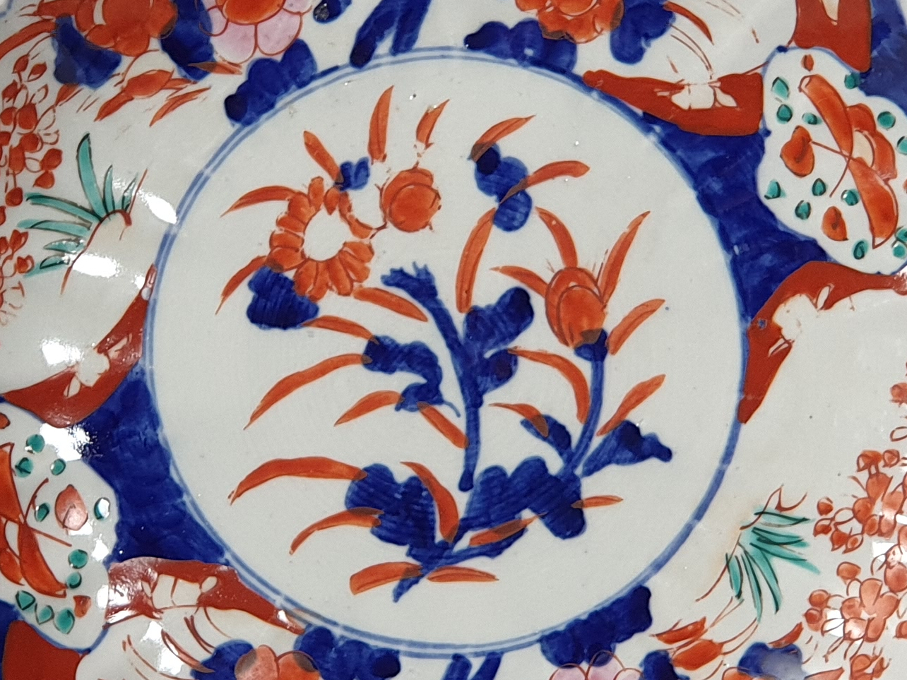 Antique Japanese Imari Porcelain Plate central detail
