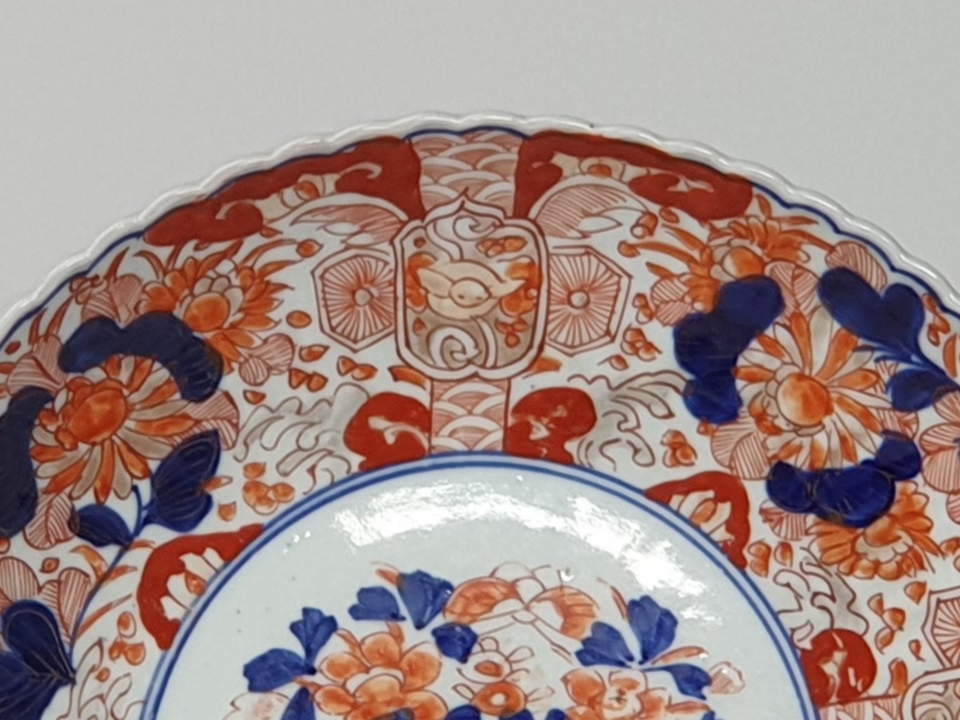 Antique Japanese Imari Porcelain Plate scallop edge detail