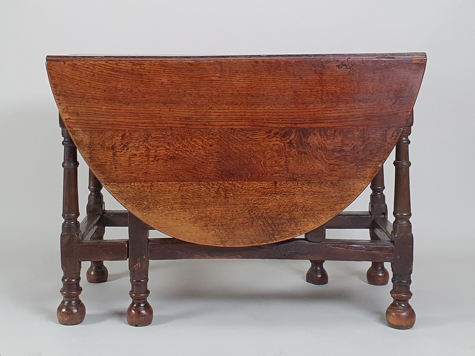 oak gateleg antique Table close up