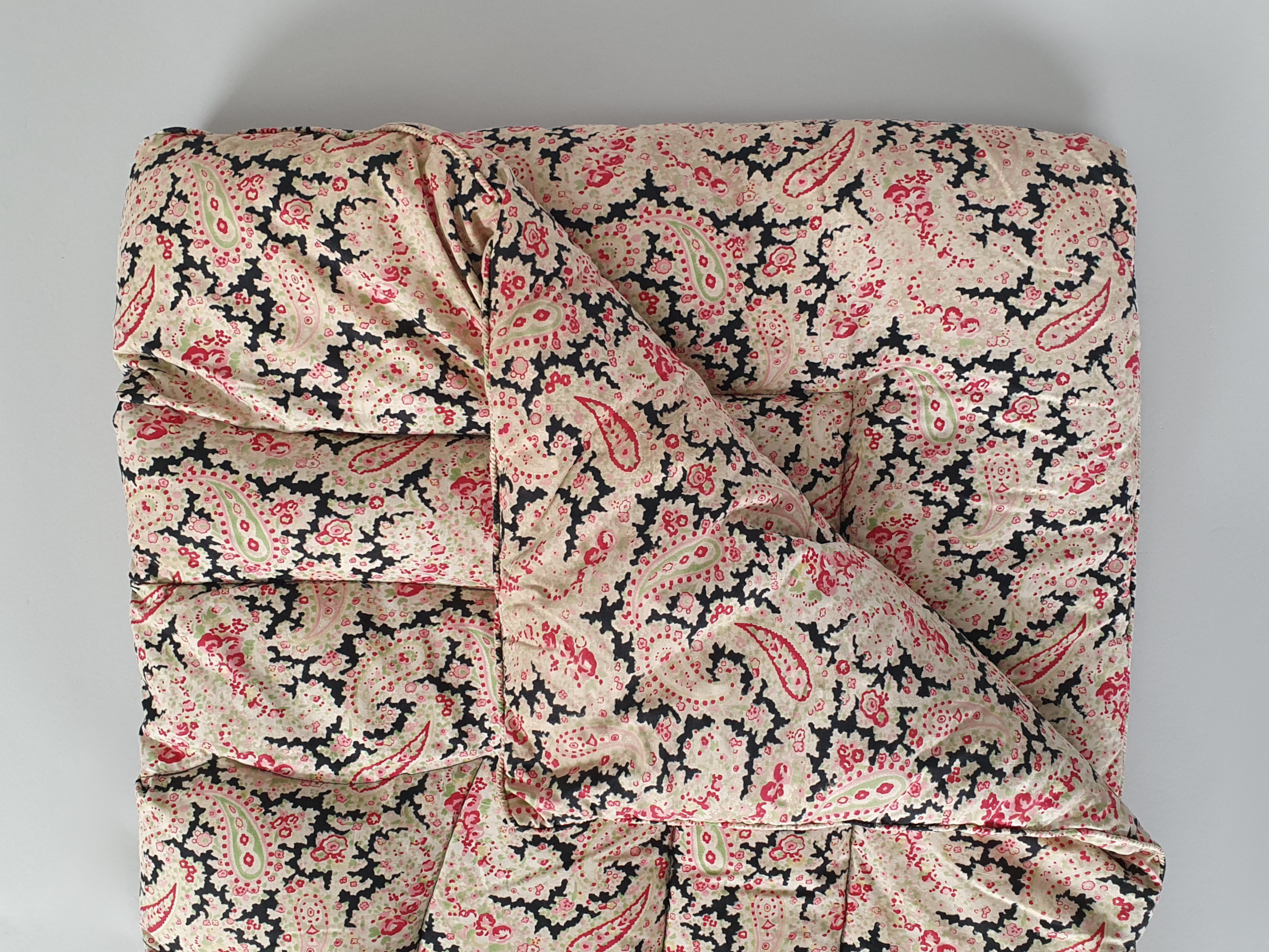 paisley eiderdown corner