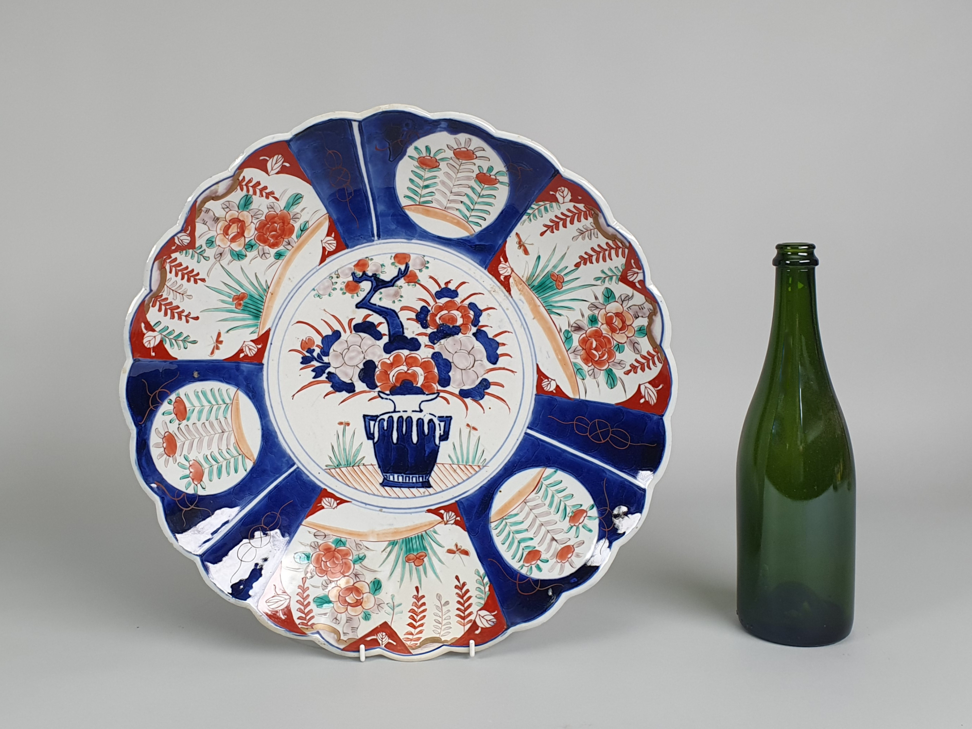 Large antique Japanese Imari Display Plate with bold design, late 1800s