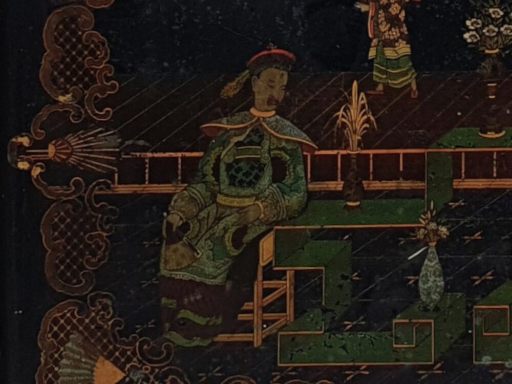 Decorative antique early 1900s Chinoiserie papier-mâché Tray