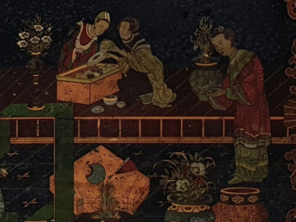 Decorative antique early 1900s Chinoiserie papier-mâché Tray