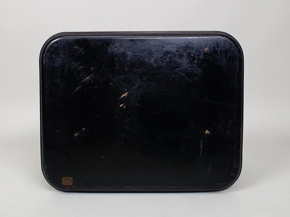 Decorative antique early 1900s Chinoiserie papier-mâché Tray