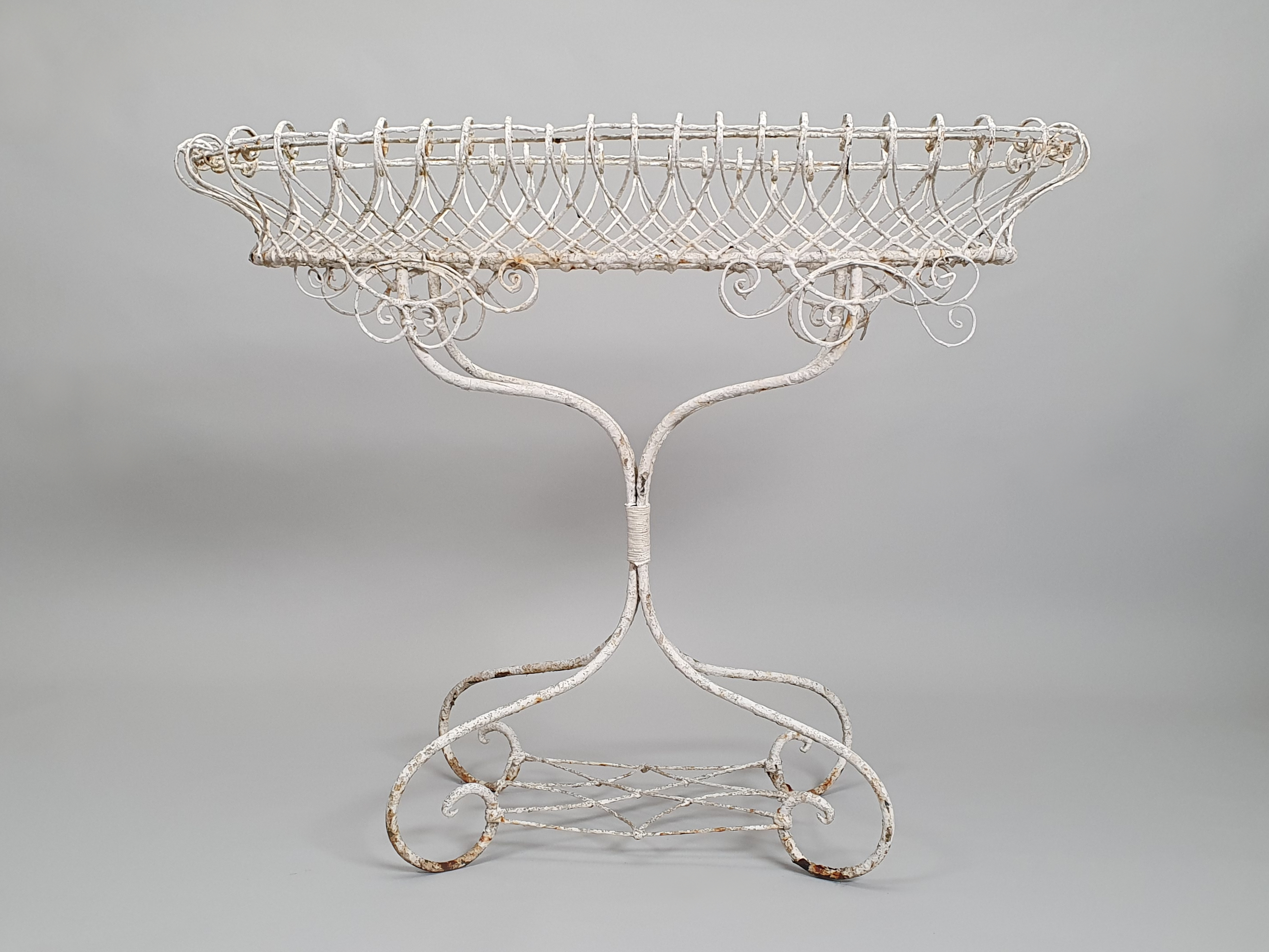 Garden wire Plant Stand wide shot