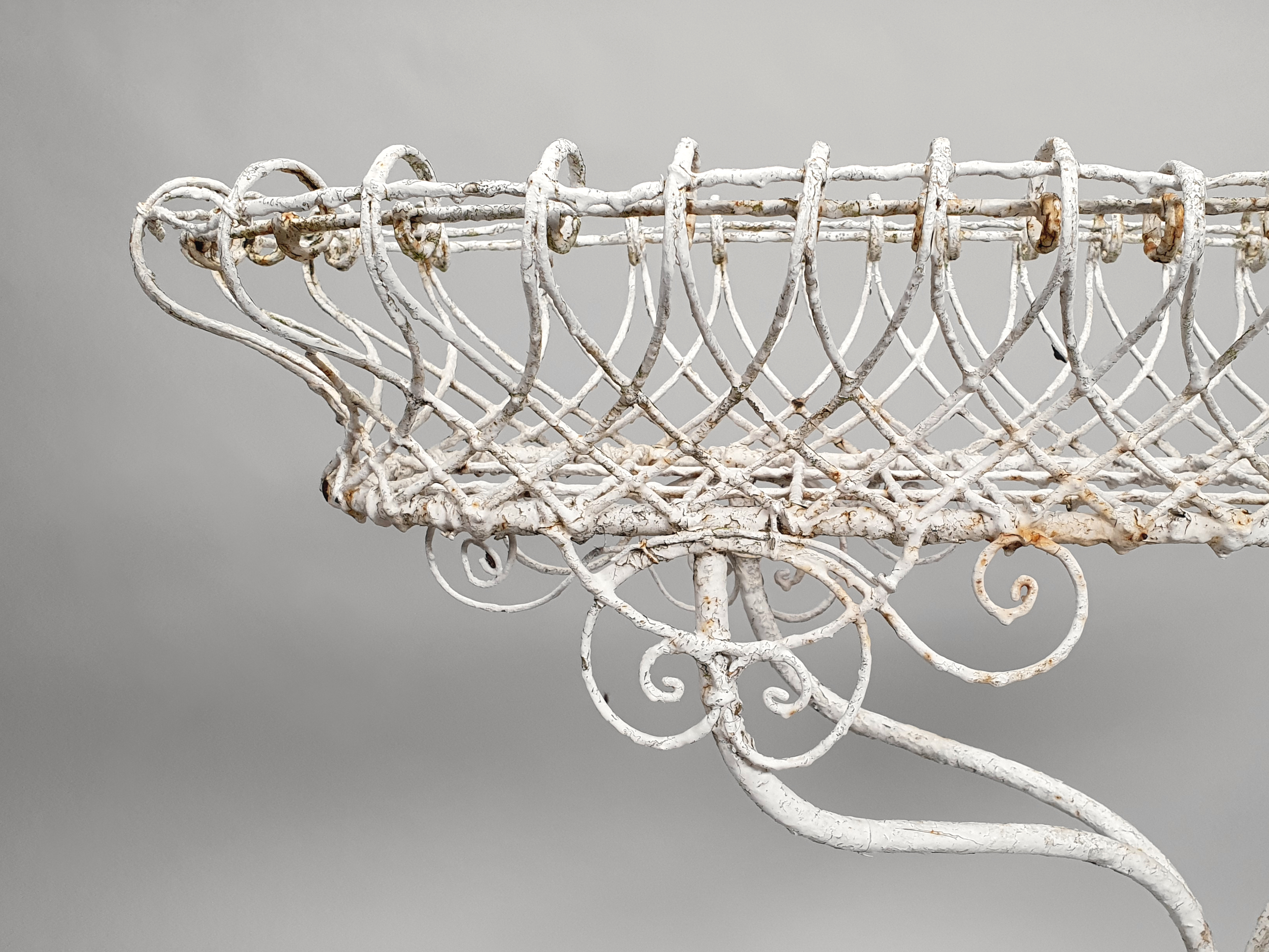 Garden wire Plant Stand end of basket